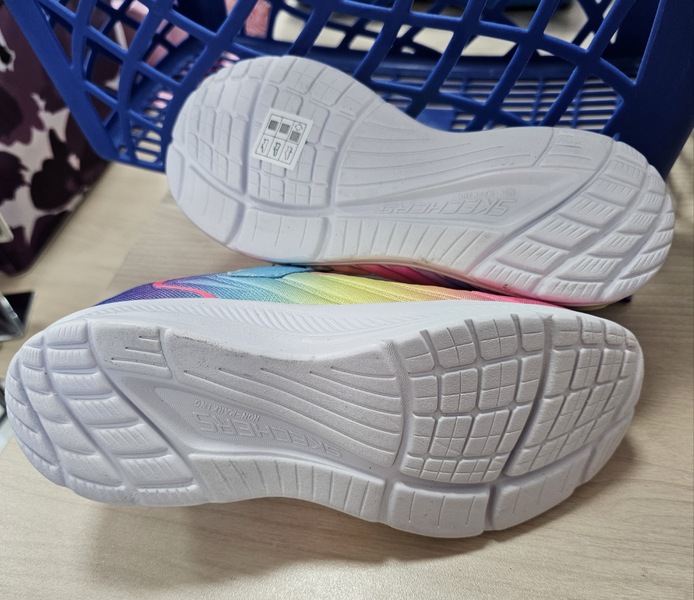 Skechers Light Up Rainbow Cruisers Size 4 Big Kid