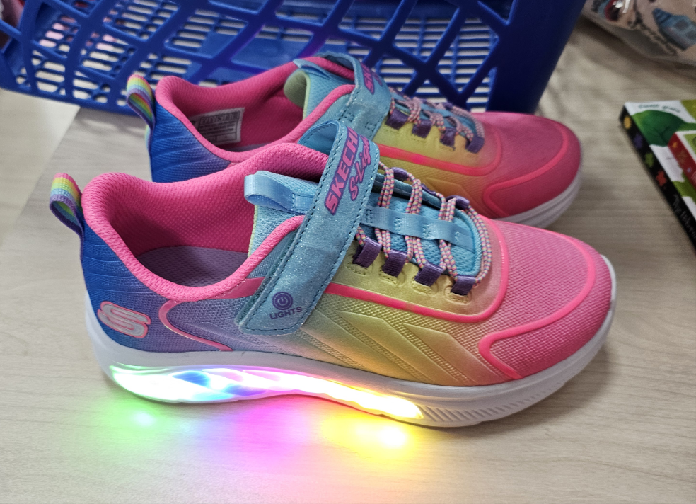 Skechers Light Up Rainbow Cruisers Size 4 Big Kid